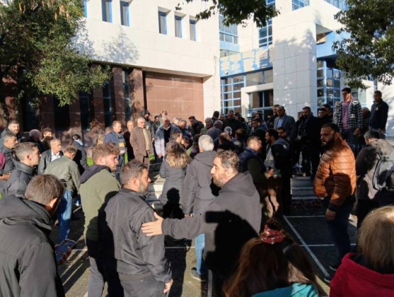 Καλαμάτα: Αναβλήθηκε για τον Ιούνιο η δίκη των 12 αγροτών – Επεισοδιακή συγκέντρωση στα Δικαστήρια