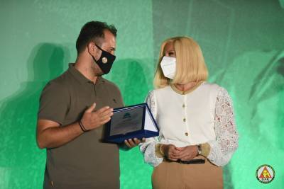 Η Φώφη Γεννηματά βράβευσε την εθελοντική ομάδα ΟΑΚ 4Χ4 Μεσσηνίας
