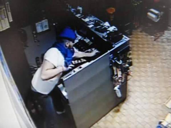 Μεσσηνία: Η κάμερα ασφαλείας &quot;τσίμπησε&quot; κλέφτη σε βενζινάδικο στον Αντικάλαμο (βίντεο)