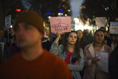 Βόρεια Καρολίνα: Εγκρίθηκε νομοσχέδιο για απαγόρευση αμβλώσεων μετά τη 12η εβδομάδα κύησης