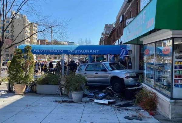 Αυτοκίνητο έπεσε σε ελληνικό εστιατόριο στην Ουάσινγκτον – Νεκροί και τραυματίες