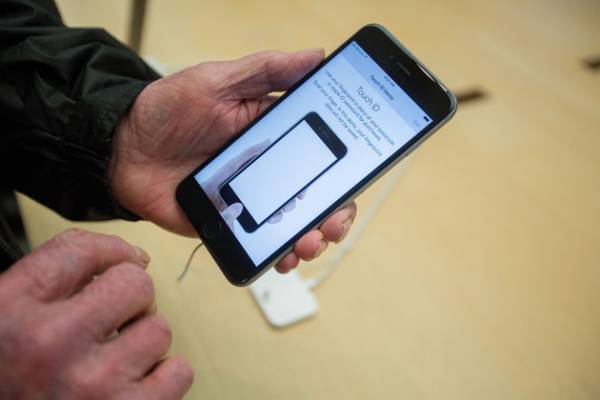 Η Apple παραδέχτηκε πως επιβραδύνει τα παλιότερα iPhones