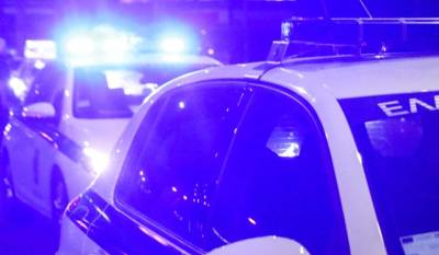 Κλειστή η Εθνική Οδός Αθηνών-Κορίνθου στο ύψος των Μεγάρων: Ρομά άναψαν φωτιές και πέταξαν πέτρες