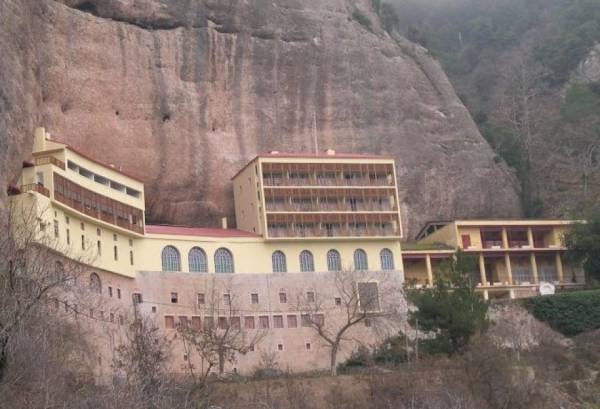 Εκλεψαν ιερό λείψανο από τη μονή Μεγάλου Σπηλαίου στα Καλάβρυτα
