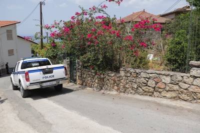 Σκότωσε τη μητέρα του με μαχαιριά στο λαιμό - To χρονικό του εγκλήματος στη Μικρή Μαντίνεια (βίντεο)