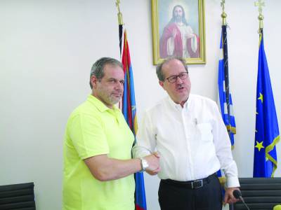 600 δωροεπιταγές για σχολικά είδη μαθητών της Καλαμάτας (βίντεο)