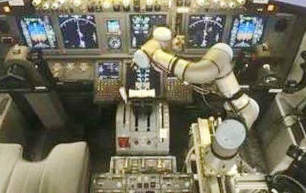 Ρομπότ πέταξε και προσγείωσε με επιτυχία ένα Boeing 737 σε εξομοιωτή