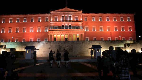 Στα πορτοκαλί η βουλή με αφορμή την Παγκόσμια Ημέρα για την εξάλειψη της βίας κατά των γυναικών