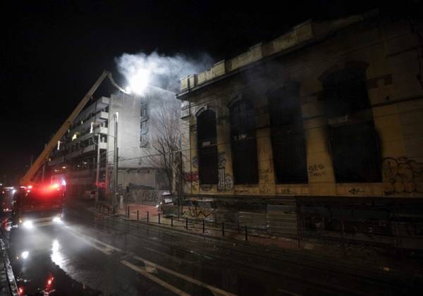 Τρίχρονο παιδί νεκρό από πυρκαγιά σε κτίριο στον Πειραιά