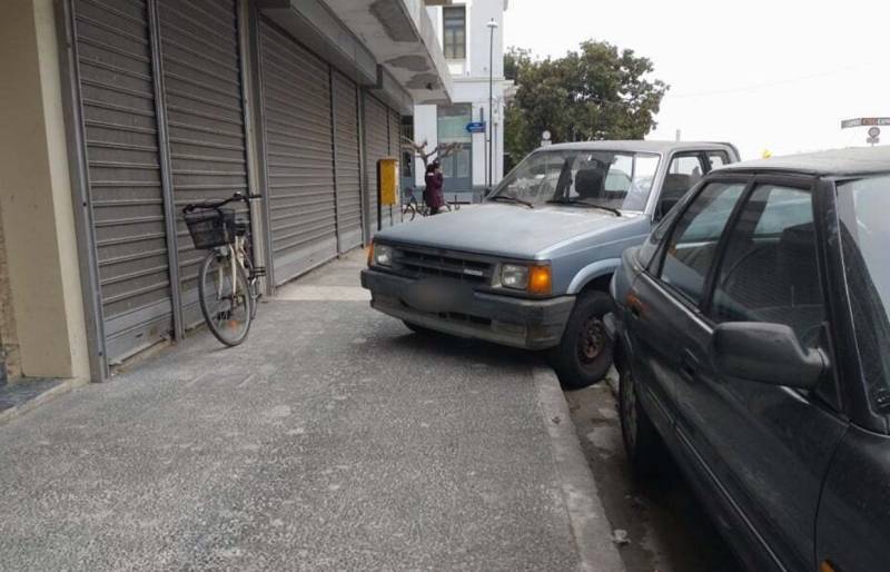 Στο ΑΤΜ με το... αυτοκίνητο