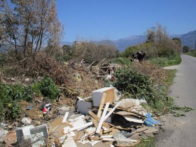 Αυτοσχέδιος σκουπιδότοπος