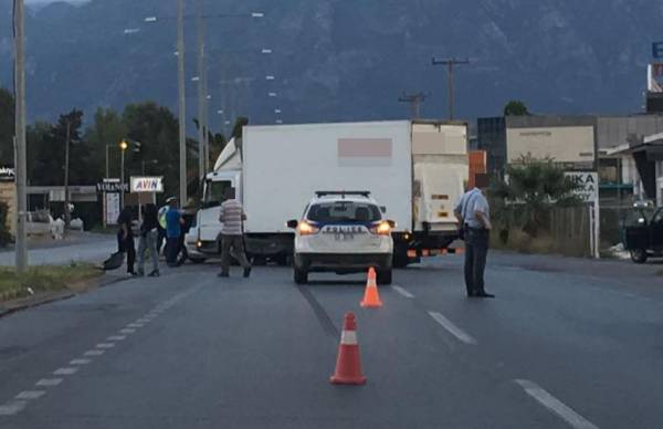 Φορτηγό και αυτοκίνητο συγκρούστηκαν στη Νέα Είσοδο Καλαμάτας
