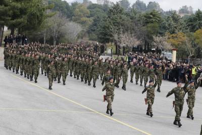 Χωρίς εναλλακτική πρόταση για το στρατόπεδο