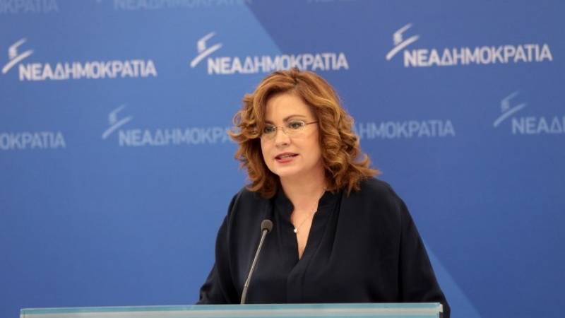 Μαρία Σπυράκη: Η κυβέρνηση υπογράφει και ψηφίζει τέταρτο μνημόνιο