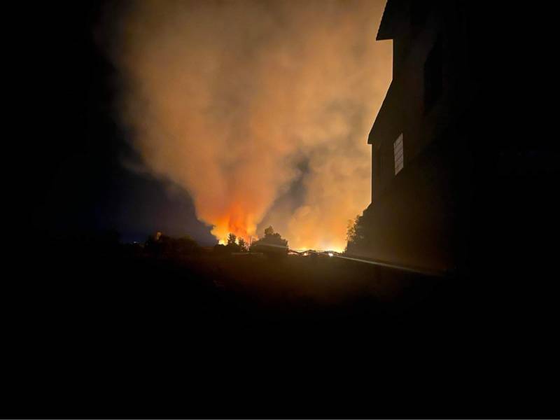 Καλαμάτα: Μεγάλη πυρκαγιά σε αγροτική έκταση στον Μπουρνιά