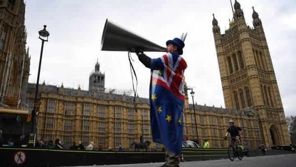 Βρετανία: «Παράνομη» η αναστολή της λειτουργίας του Κοινοβουλίου