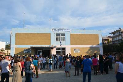 Με πανό στον αγιασμό στο 2ο Δημοτικό Γαργαλιάνων