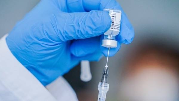 Θεμιστοκλέους: Παραμένει η σύσταση για εμβολιασμό με αναμνηστική δόση (Βίντεο)