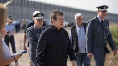 Χρυσοχοΐδης: Θα συνεχιστεί η κατασκευή του φράχτη στον Έβρο (Bίντεο)