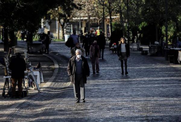 Κορονοϊός: Προς περαιτέρω χαλάρωση των μέτρων – Τι θα γίνει με τις μάσκες στους εξωτερικούς χώρους