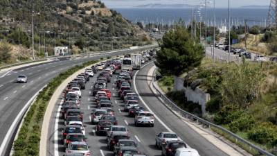 Επιστρέφουν οι εκδρομείς του Πάσχα: Αυξημένη η κίνηση στην Αθηνών-Κορίνθου (βίντεο)