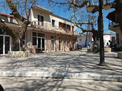 Μεσσηνία: Άδειες πλατείες σε Χώρα και Πύργο Τριφυλίας (φωτογραφίες)
