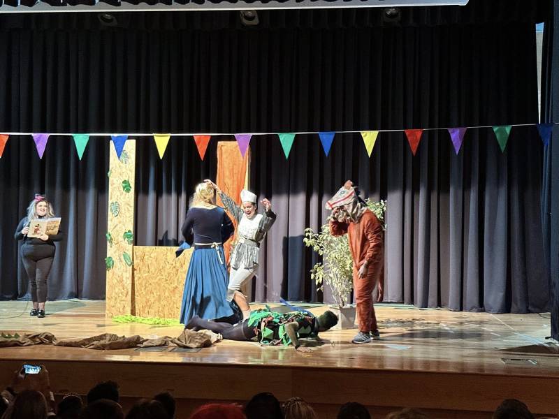 Καλαμάτα: Τα καρναβαλικά πληρώματα ζωντάνεψαν αγαπημένα παραμύθια