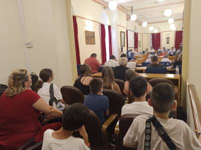 Ενταση ακόμα και μπροστά σε παιδιά