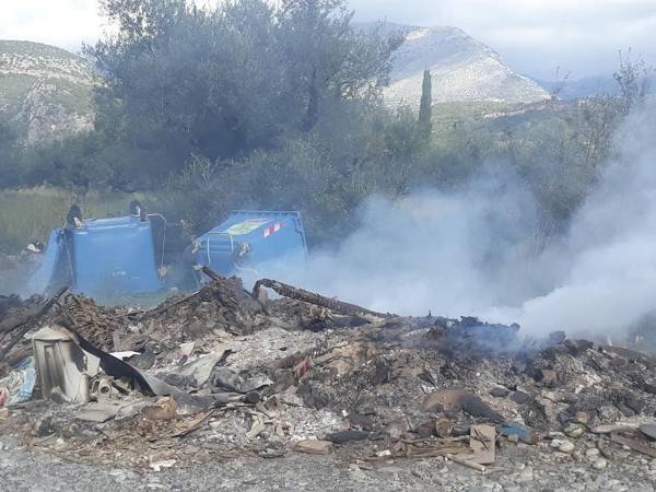 Καταγγέλλουν καύση σκουπιδιών στα Ριτσά της Καρδαμύλης