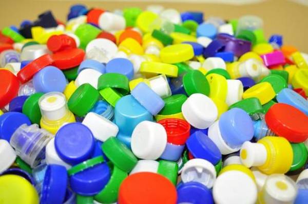 Ολοκληρώνεται ο πρώτος κύκλος συλλογής πλαστικών καπακιών από τον Εμπορικό Σύλλογο Κυπαρισσίας