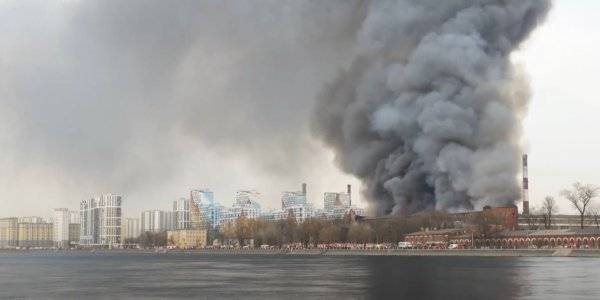 Ρωσία: Μεγάλη φωτιά σε εργοστάσιο στην Αγία Πετρούπολη - Νεκρός πυροσβέστης (βίντεο)