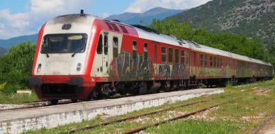 Θεσσαλονίκη: Τρένο από τη Φλώρινα έπεσε σε βράχια