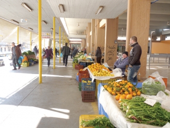 Χωρίς κόσμο σήμερα η Λαϊκή: Γεμάτοι οι πάγκοι και άδειες οι τσέπες των παραγωγών