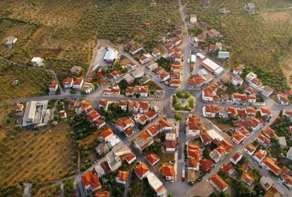 Νέα Κορώνη: Το άγνωστο πολεοδομικό αριστούργημα της Ελλάδας (drone video)