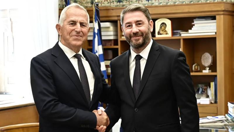 Στην Κοινοβουλευτική Ομάδα του ΠΑΣΟΚ ο Ευάγγελος Αποστολάκης (βιντεο)