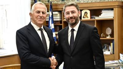 Στην Κοινοβουλευτική Ομάδα του ΠΑΣΟΚ ο Ευάγγελος Αποστολάκης (βιντεο)