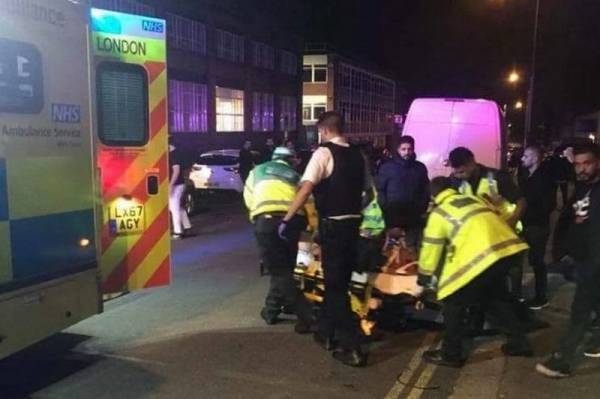 Λονδίνο: Αυτοκίνητο έπεσε πάνω σε πεζούς έξω από τέμενος - Δύο τραυματίες