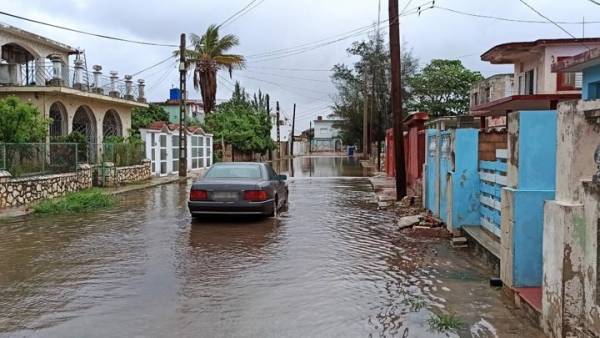 3 νεκροί, χιλιάδες εκτοπισμένοι από τις ισχυρές βροχές που πλήττουν την Κούβα