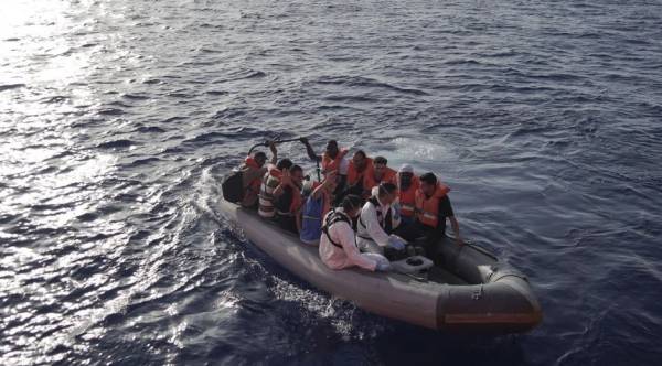 Λιβύη: Η ακτοφυλακή ανέσυρε πτώματα 17 μεταναστών