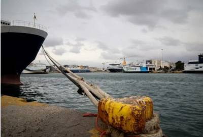 Απαγορευτικό απόπλου: Τα 10 μποφόρ κρατούν δεμένα τα πλοία