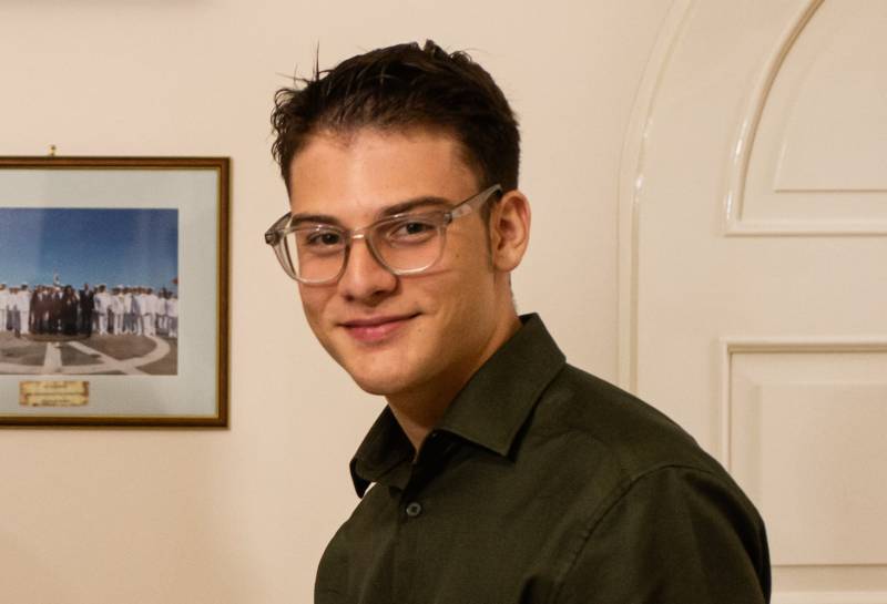 «Χρήματος… κρατοῦσα χείρ!»