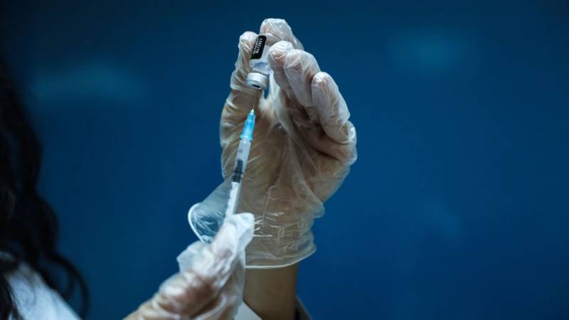Παγκόσμια επιβράδυνση της εξάπλωσης του ιού - Οι νέες παραλλαγές θέτουν νέες προκλήσεις για τα εμβόλια
