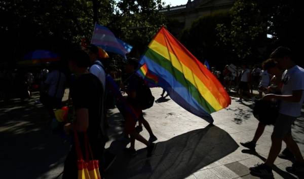 Ρήξη Κομισιόν με Ουγγαρία για νόμο που στοχοποιεί την κοινότητα ΛΟΑΤΚΙ