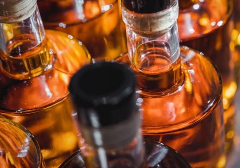 ΙΟΒΕ: Ποια θα είναι τα οφέλη από τη μείωση του ΕΦΚ στα αλκοολούχα ποτά