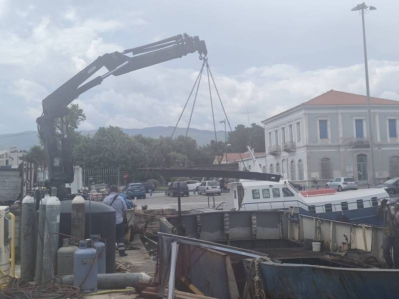 Καλαμάτα: Απομάκρυνση του επικίνδυνου σκάφους "Μεγαλόχαρη"