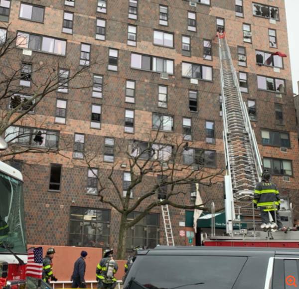 ΗΠΑ: 17 νεκροί από την πυρκαγιά σε ένα κτίριο στη Νέα Υόρκη, σύμφωνα με έναν απολογισμό που αναθεωρήθηκε προς τα κάτω