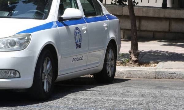 Ένοπλη ληστεία σε υποκατάστημα τράπεζας στην Πάτρα - Με περούκα και μάσκα ο δράστης