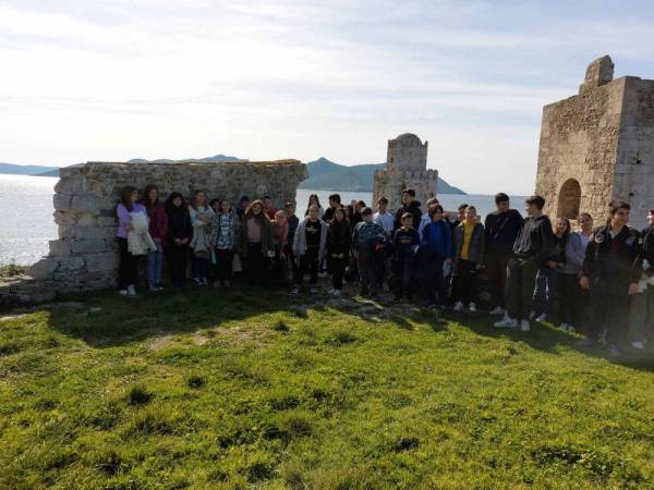 Μαθητές ξενάγησαν… μαθητές στο Κάστρο της Μεθώνης