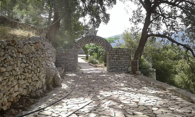 Ανάπλαση του περιβάλλοντος χώρου της Μονής Δήμιοβας