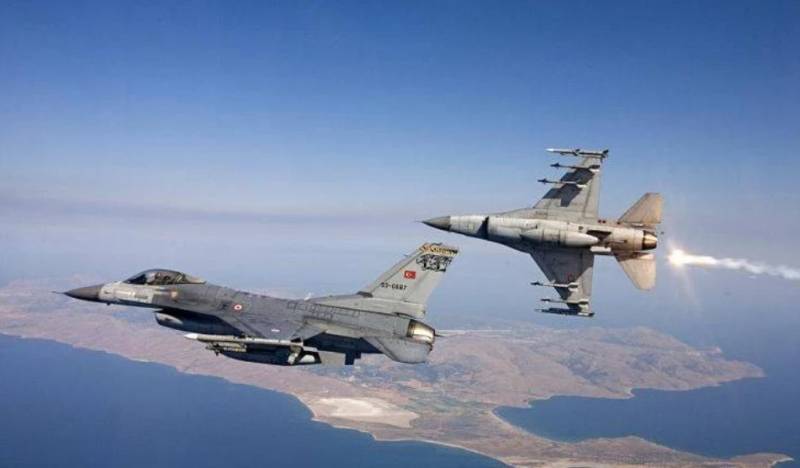 Δύο ζεύγη τουρκικών μαχητικών πέταξαν πάνω από Μακρονήσι και Ανθρωποφάγους